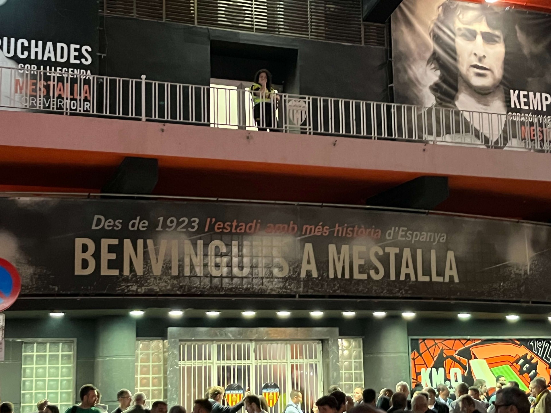 Benvinguts a Mestalla ingang met eerbetoon aan clublegende Mario Kempes