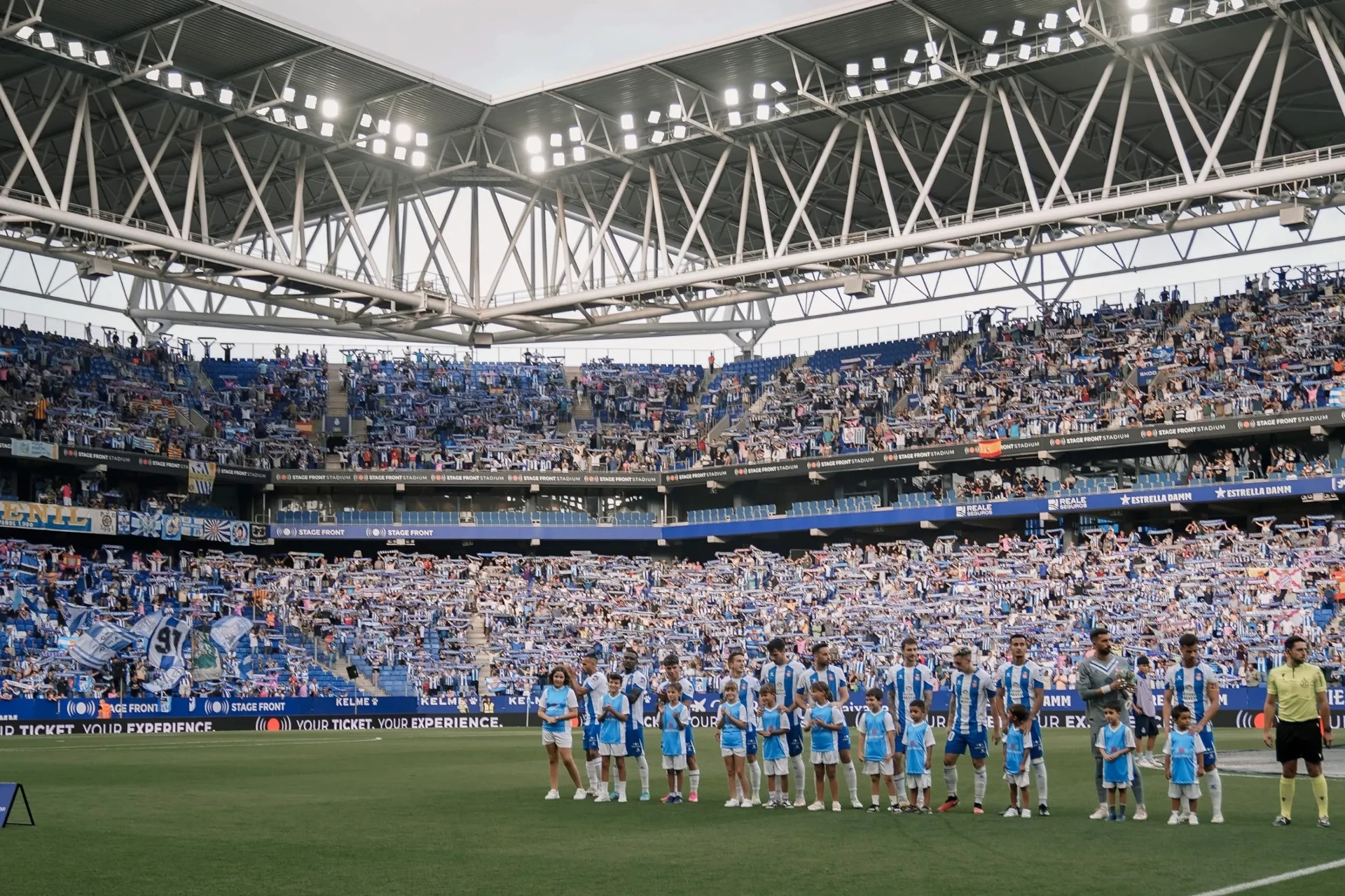 Stage Front Stadium van RCD Espanyol tijdens een La Liga wedstrijd