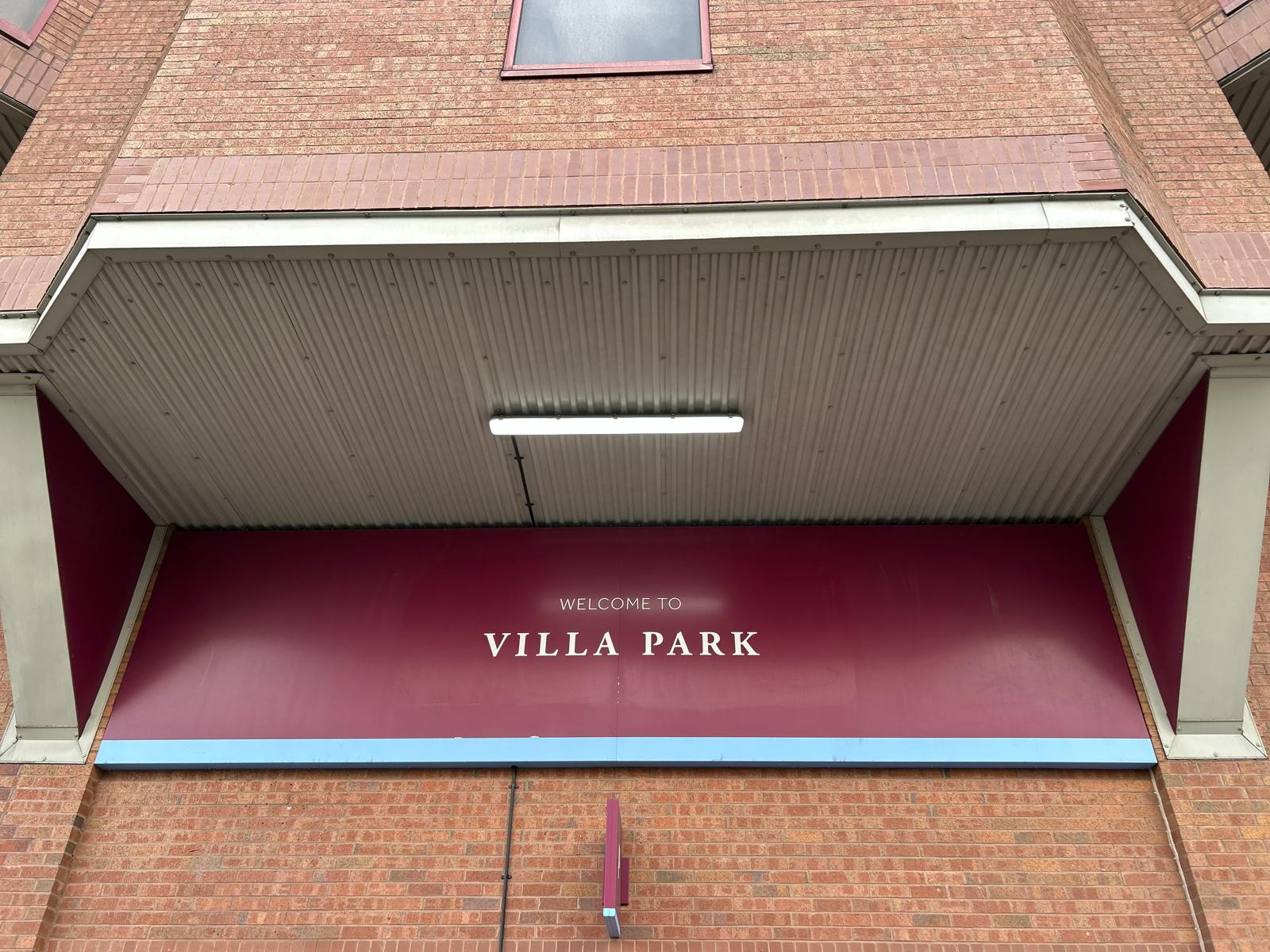 Welcome to Villa Park entree bord in claret en blauw